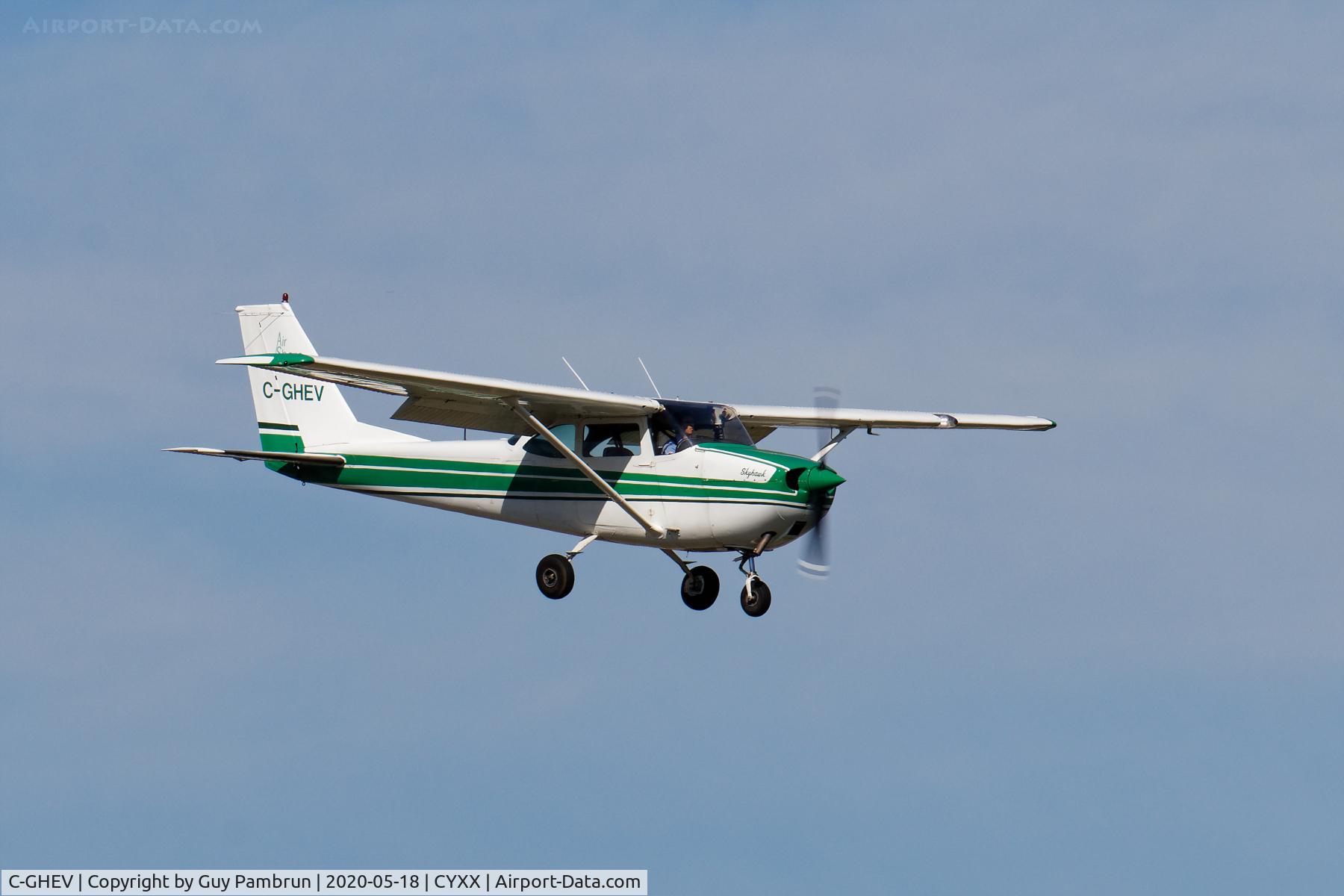 C-GHEV, 1968 Cessna 172I C/N 17256737, Landing on 19 for pilot briefing and departure to take part in 