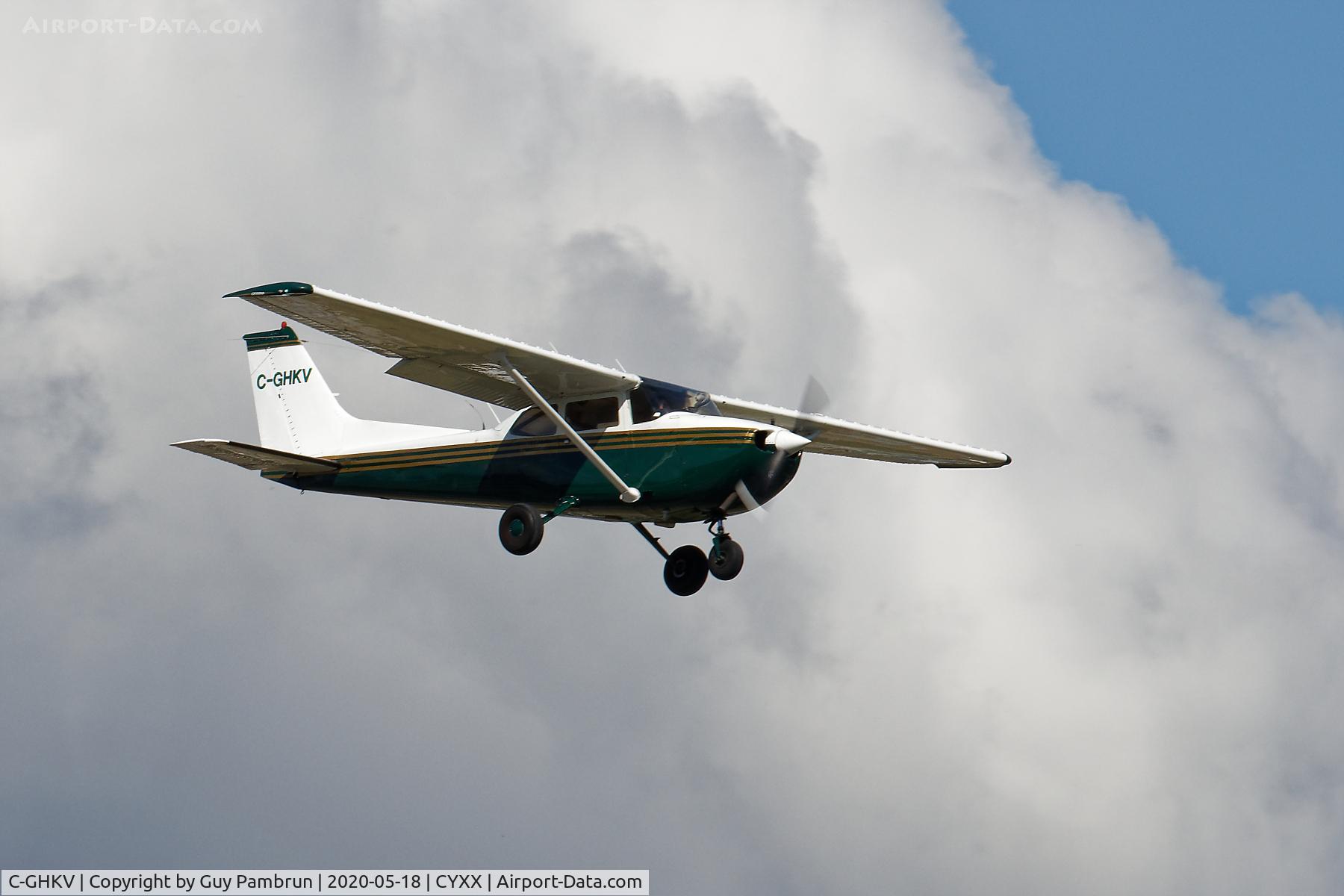 C-GHKV, 1975 Cessna 172M C/N 17264652, Landing on 19 for pilot briefing and departure to take part in 