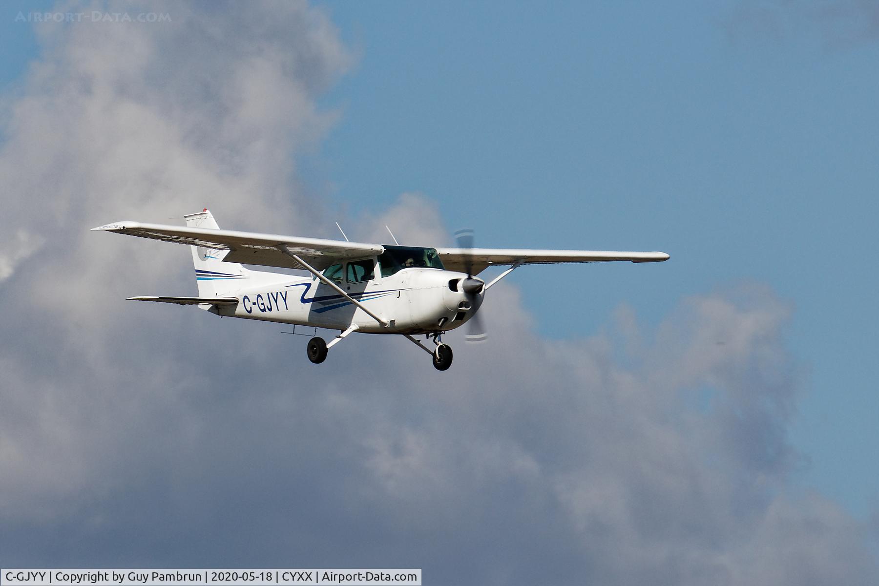 C-GJYY, 1973 Cessna 172M C/N 17262547, Landing on 19 for pilot briefing and departure to take part in 