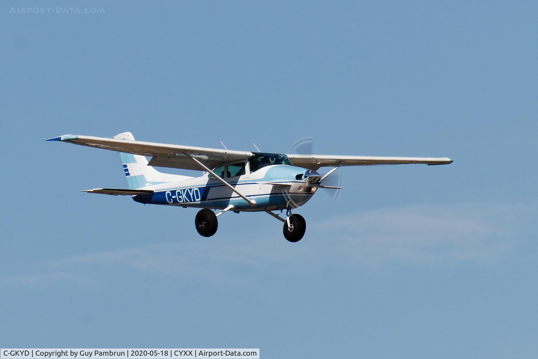 C-GKYD, 1976 Cessna 182P Skylane C/N 18264520, Landing on 19 for pilot briefing and departure to take part in 