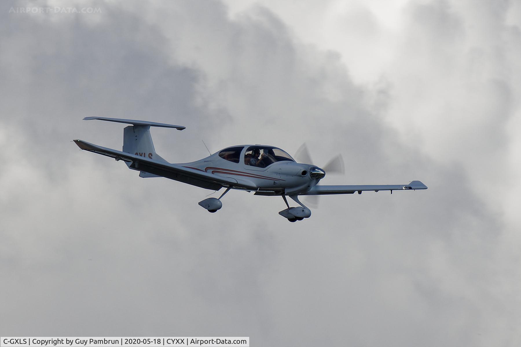 C-GXLS, 2007 Diamond DA-40 Diamond Star C/N 40.854, Landing on 19 for pilot briefing and departure to take part in 