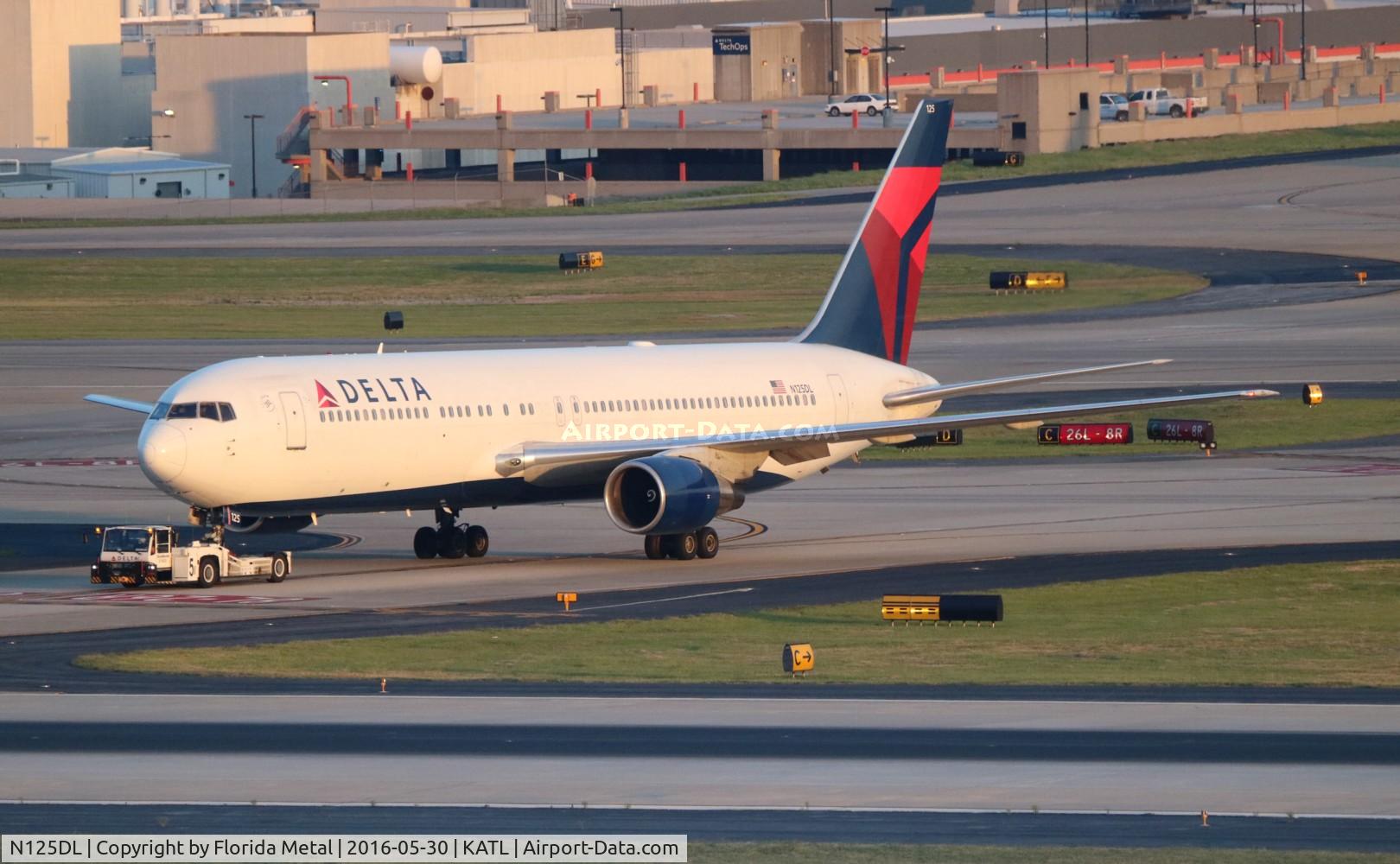N125DL, 1988 Boeing 767-332 C/N 24075, ATL 2016