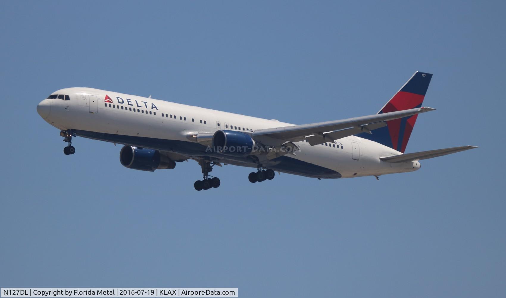 N127DL, 1988 Boeing 767-332 C/N 24077, LAX 2016