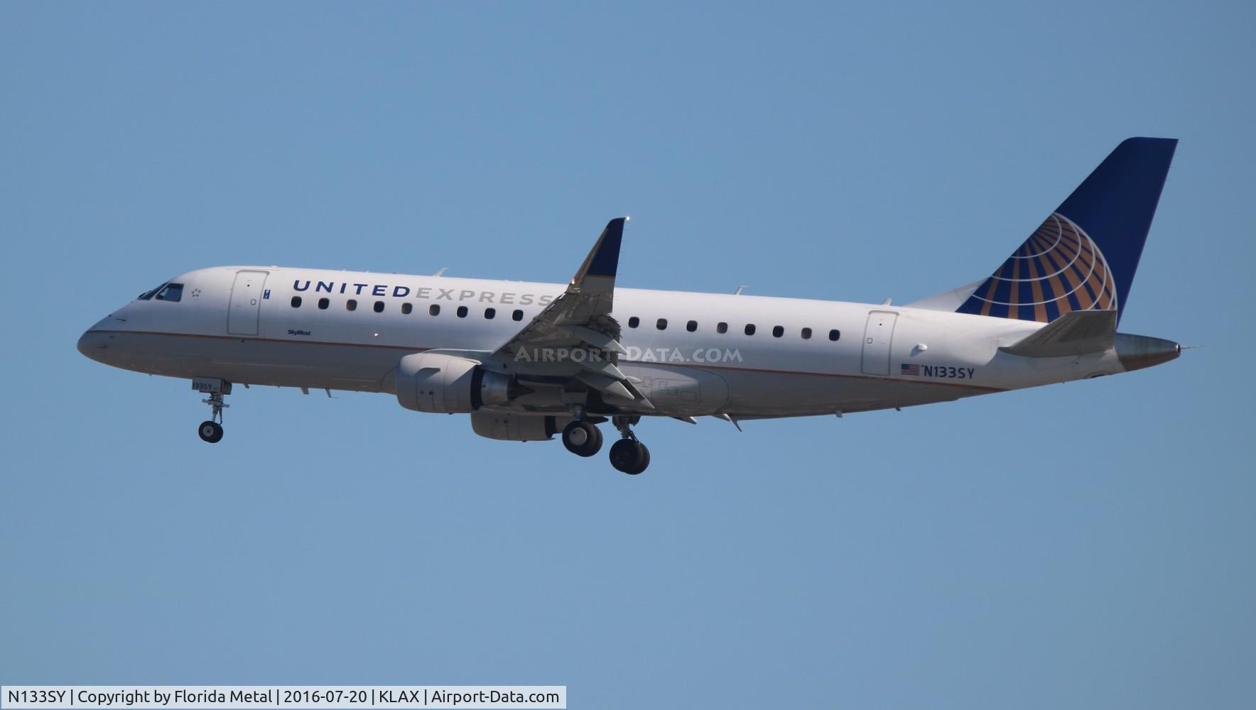N133SY, 2015 Embraer 175LR (ERJ-170-200LR) C/N 17000452, LAX 2016