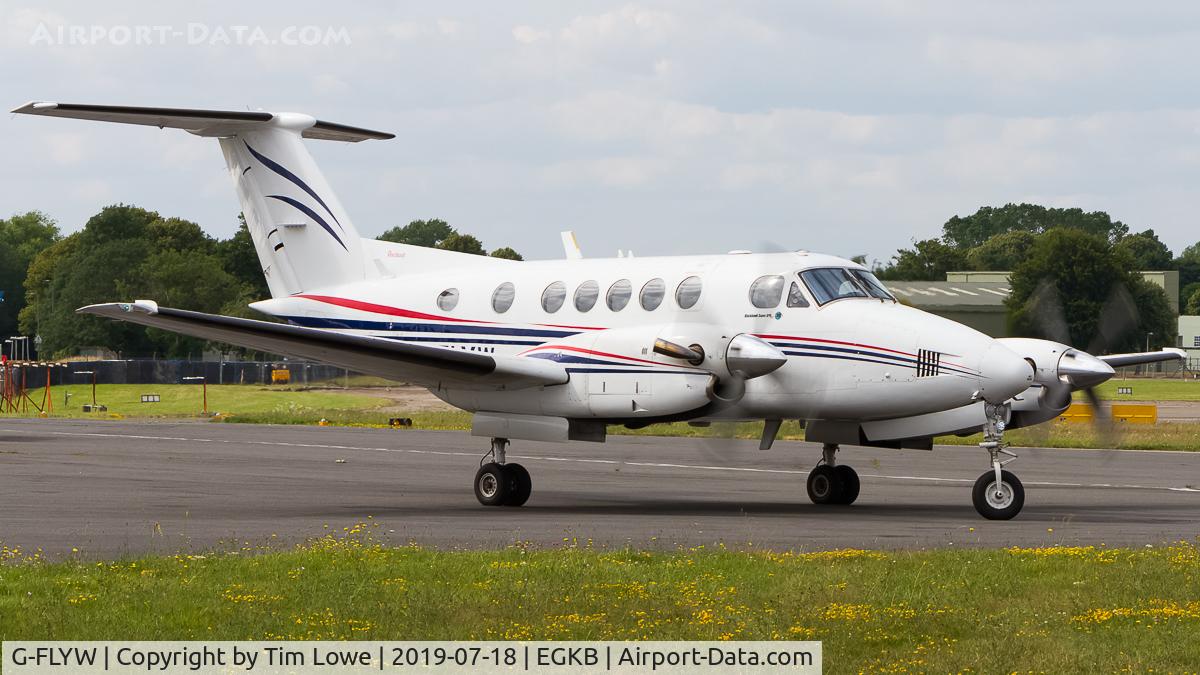 G-FLYW, 1977 Beech 200 Super King Air C/N BB-209, Parking on the Signature Apron