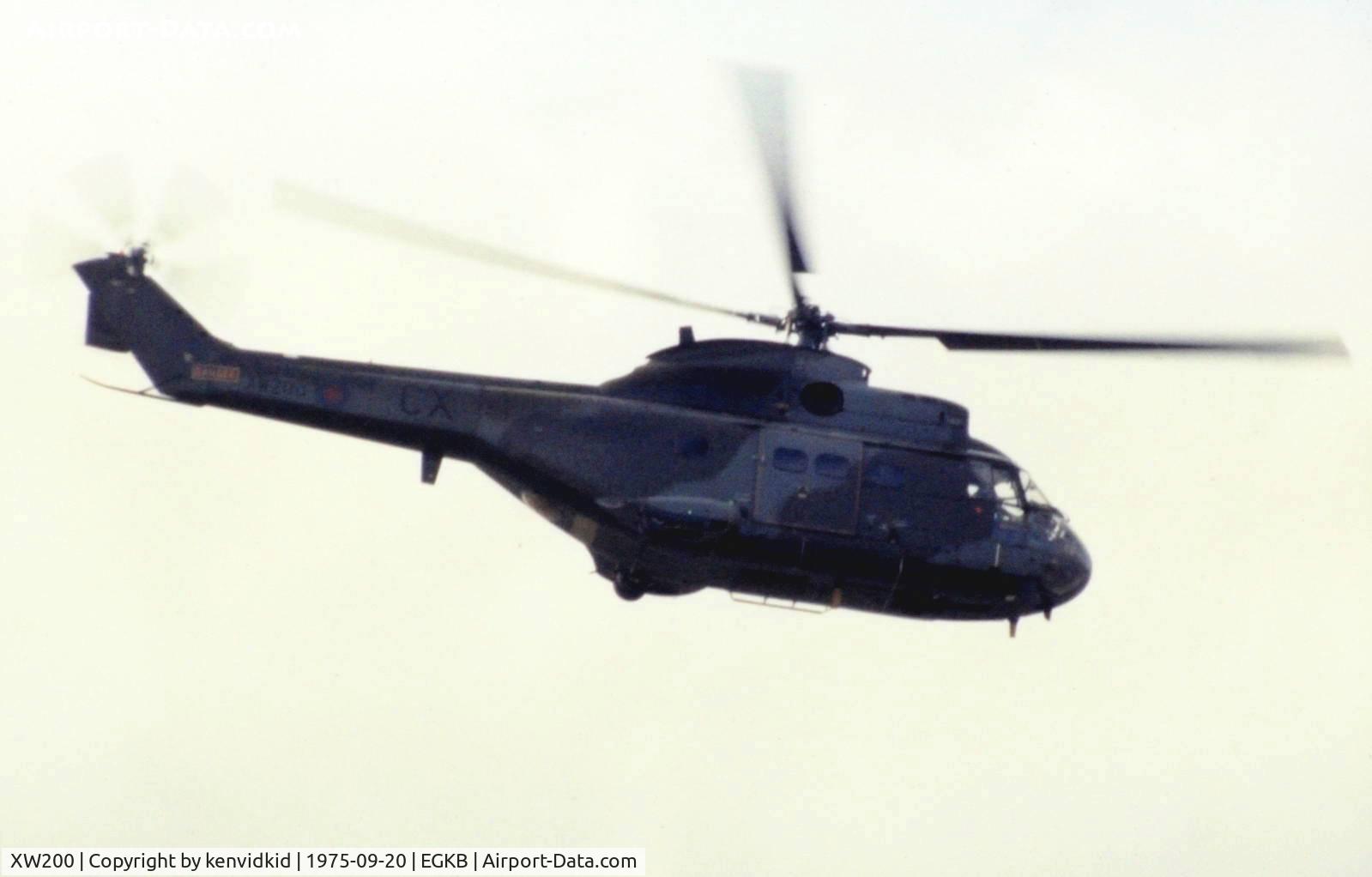 XW200, 1971 Westland Puma HC.1 C/N 1048/F9747, At the 1975 Battle of Britain air show Biggin Hill.
Scanned from slide.