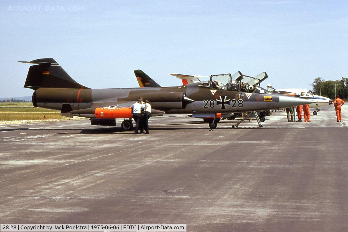 28 28, Lockheed TF-104G Starfighter C/N 583F-5958, 28 28 at Bremgarten