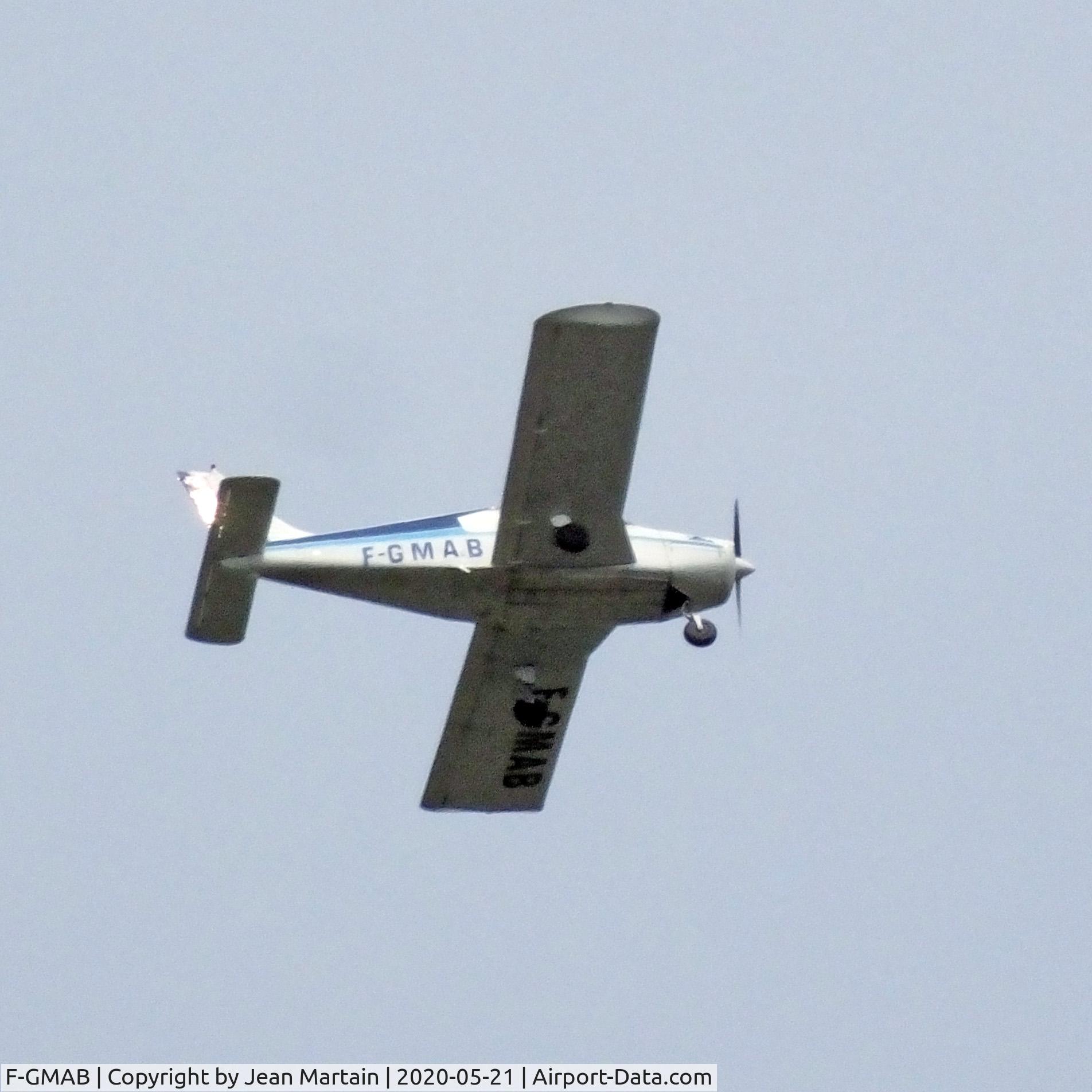 F-GMAB, 1975 Piper PA-28-140 Cherokee C/N 28-7625052, Flying over Prunay en yvelines / France.
awfully noisy, loitering below 500ft, bothering everybody.
He should be reported to the DGAC.