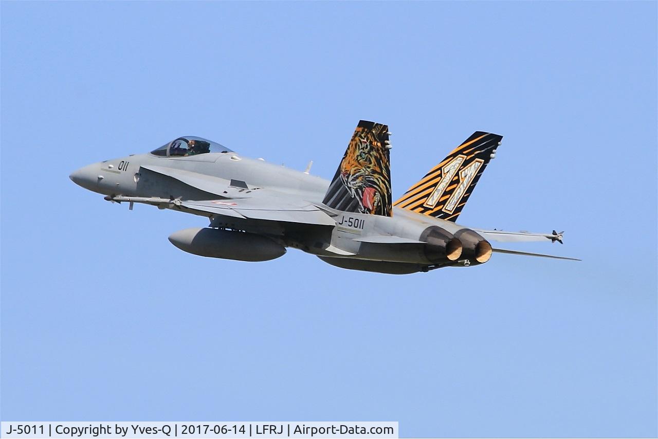 J-5011, McDonnell Douglas F/A-18C Hornet C/N 1351, McDonnell Douglas FA-18C Hornet, Take off rwy 26, Landivisiau Naval Air Base (LFRJ) Tiger Meet 2017