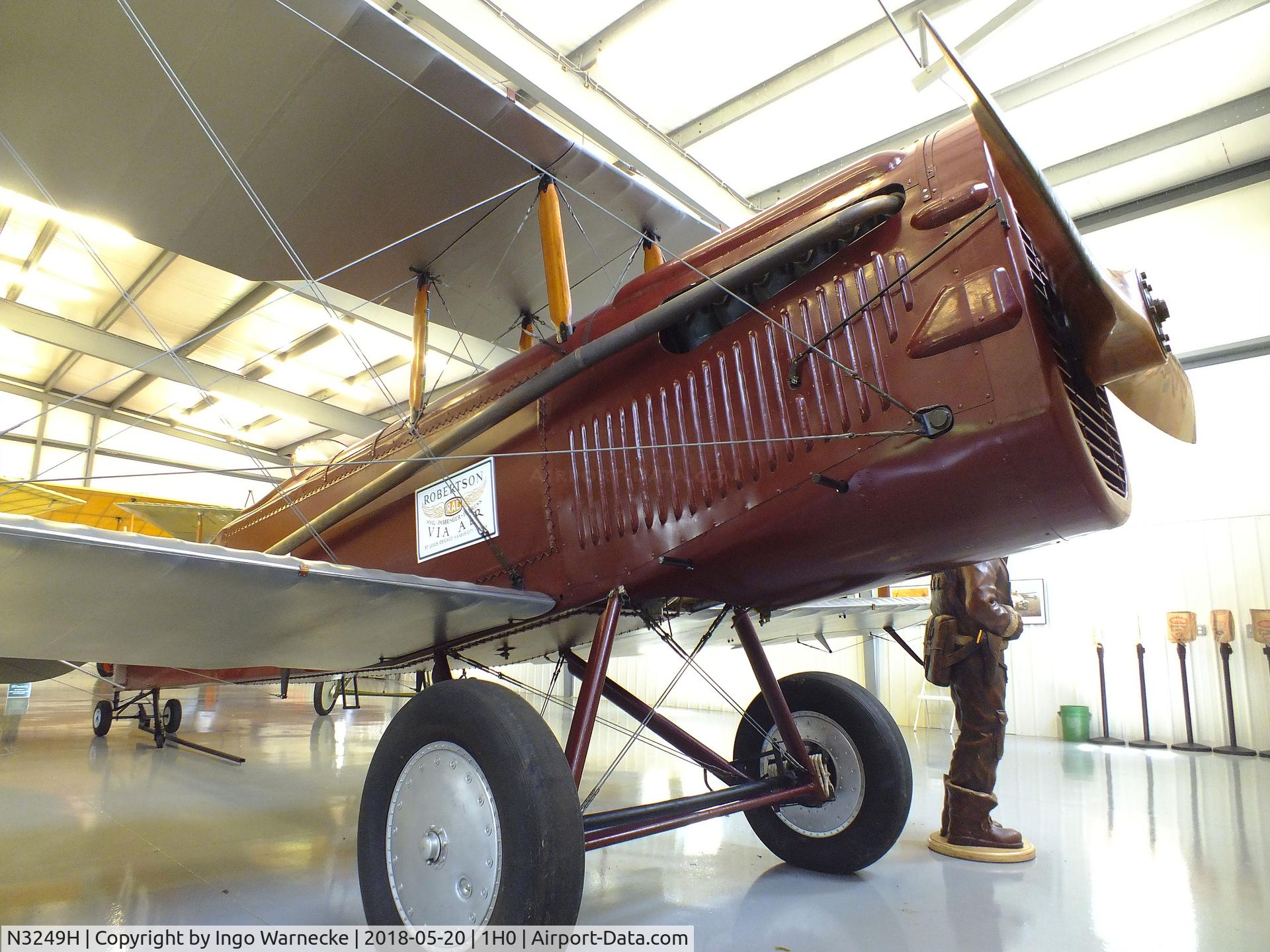 N3249H, 2006 Crawford J H DH-4M2A C/N 3, Airco / De Havilland D.H.4M2A, rebuilt by J.H. Crawford with a Ford-engine in 2006 at the Aircraft Restoration Museum at Creve Coeur airfield, Maryland Heights MO