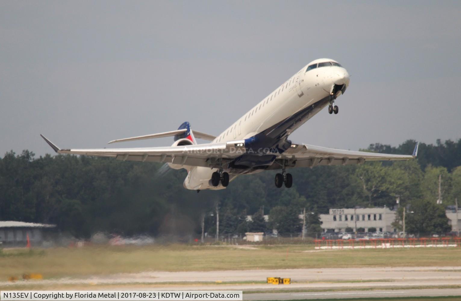 N135EV, 2009 Bombardier CRJ-900ER (CL-600-2D24) C/N 15225, DTW 2017