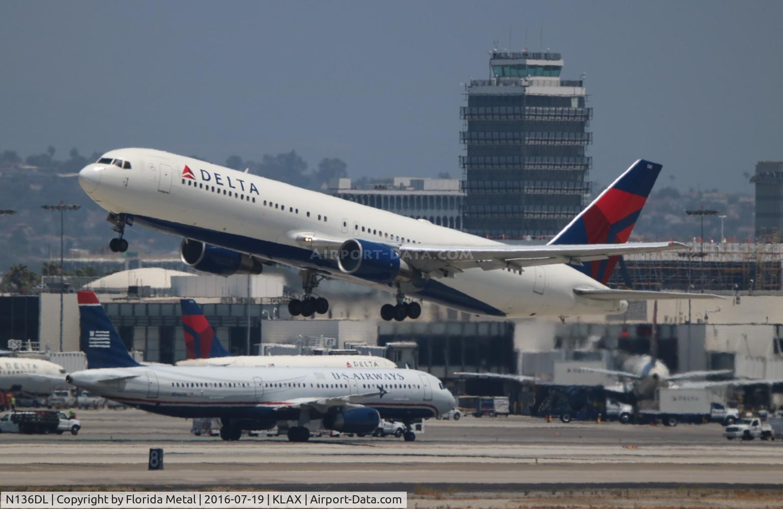 N136DL, 1991 Boeing 767-332 C/N 25146, LAX 2016