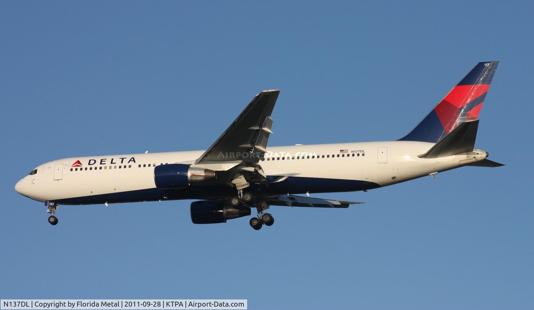 N137DL, 1991 Boeing 767-332 C/N 25306, TPA 2011