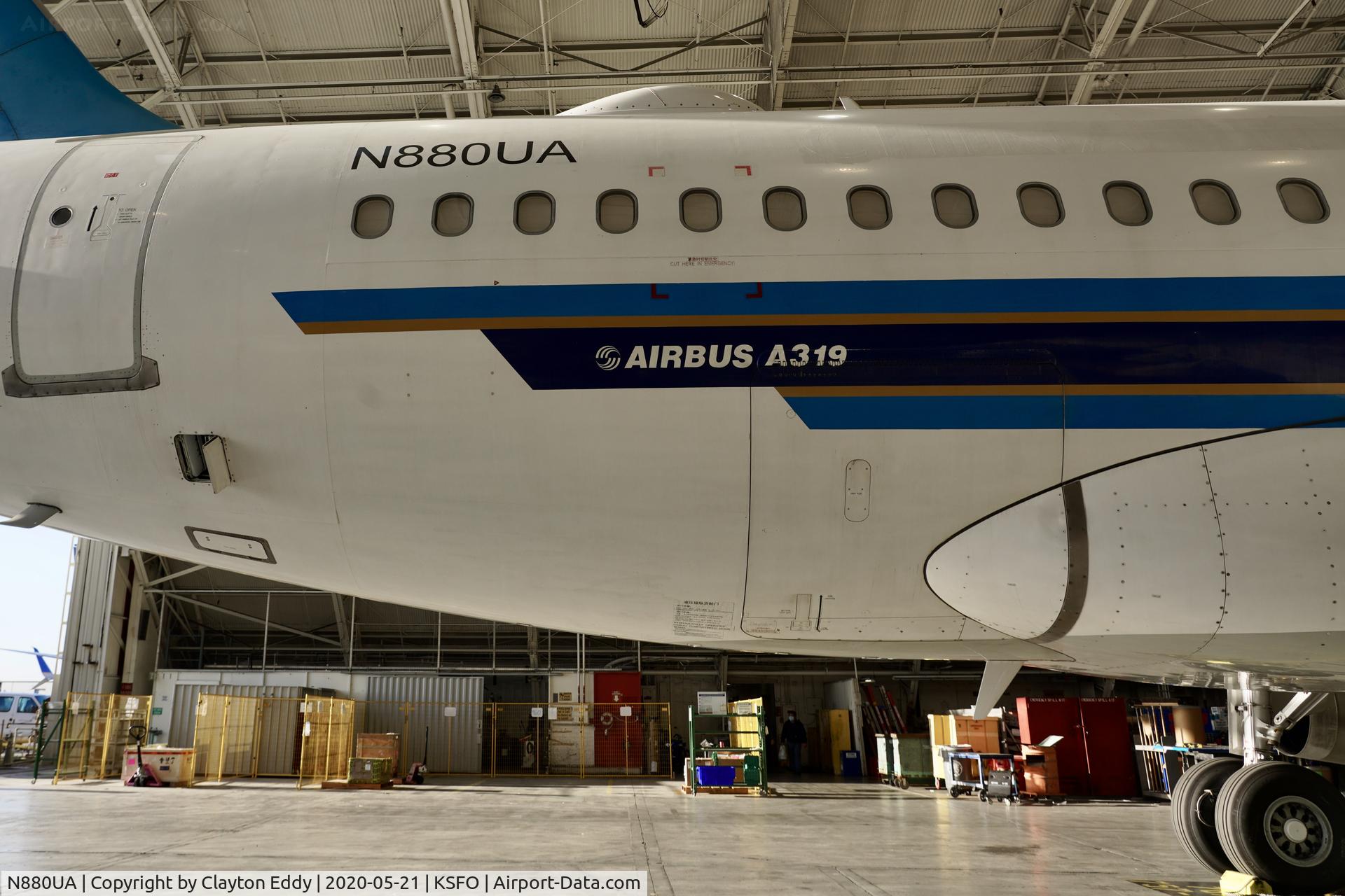 N880UA, 2005 Airbus A319-132 C/N 2426, SFO 2020.