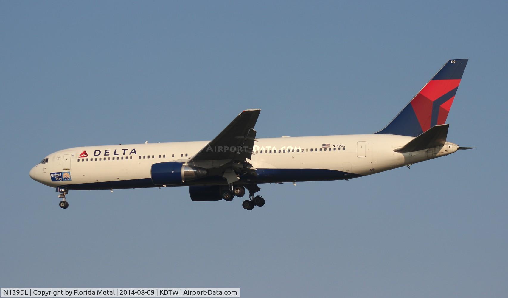 N139DL, 1992 Boeing 767-332 C/N 25984, DTW 2014