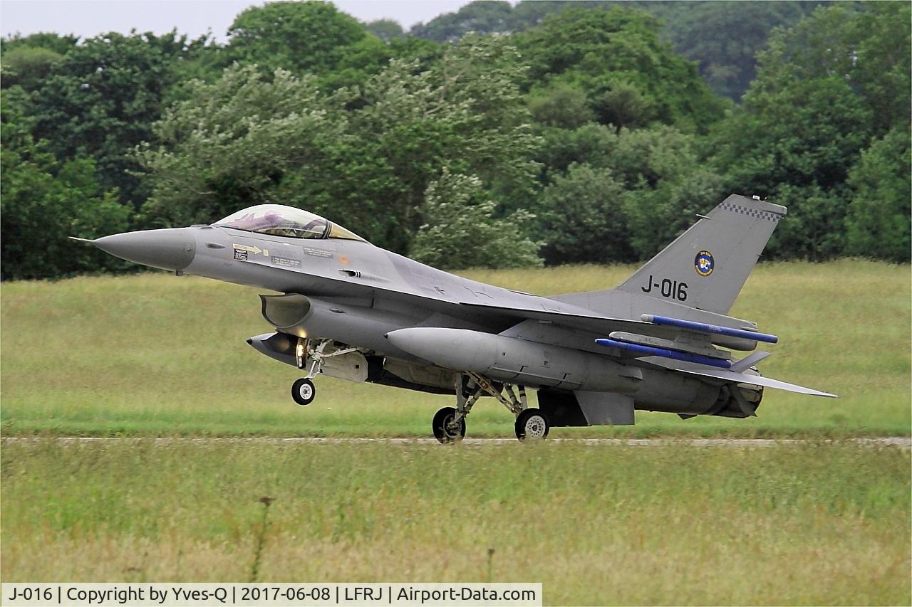 J-016, General Dynamics F-16AM Fighting Falcon C/N 6D-172, General Dynamics F-16AM Fighting Falcon, Landing rwy 26, Landivisiau Naval Air Base (LFRJ) Tiger Meet 2017