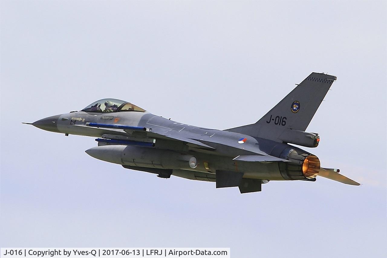 J-016, General Dynamics F-16AM Fighting Falcon C/N 6D-172, Fokker F-16AM Fighting Falcon, Take off rwy 08, Landivisiau Naval Air Base (LFRJ) Tiger Meet 2017