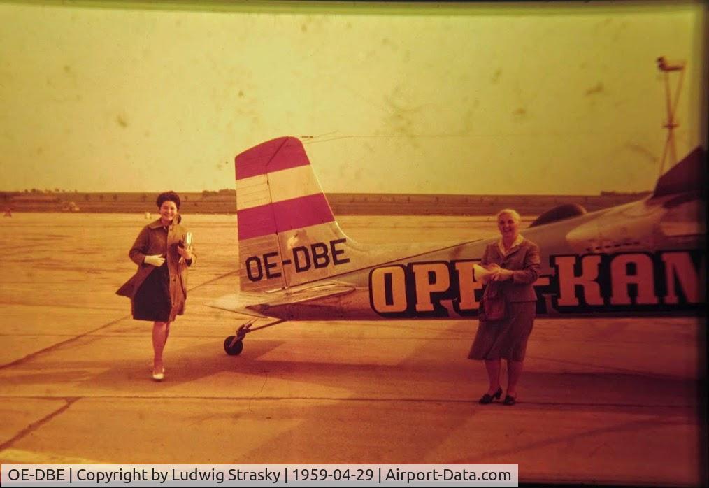 OE-DBE, 1955 Cessna 180 C/N 32096, Foto mit meinen Tanten Trude und Hilda. Geschätzt 1959?