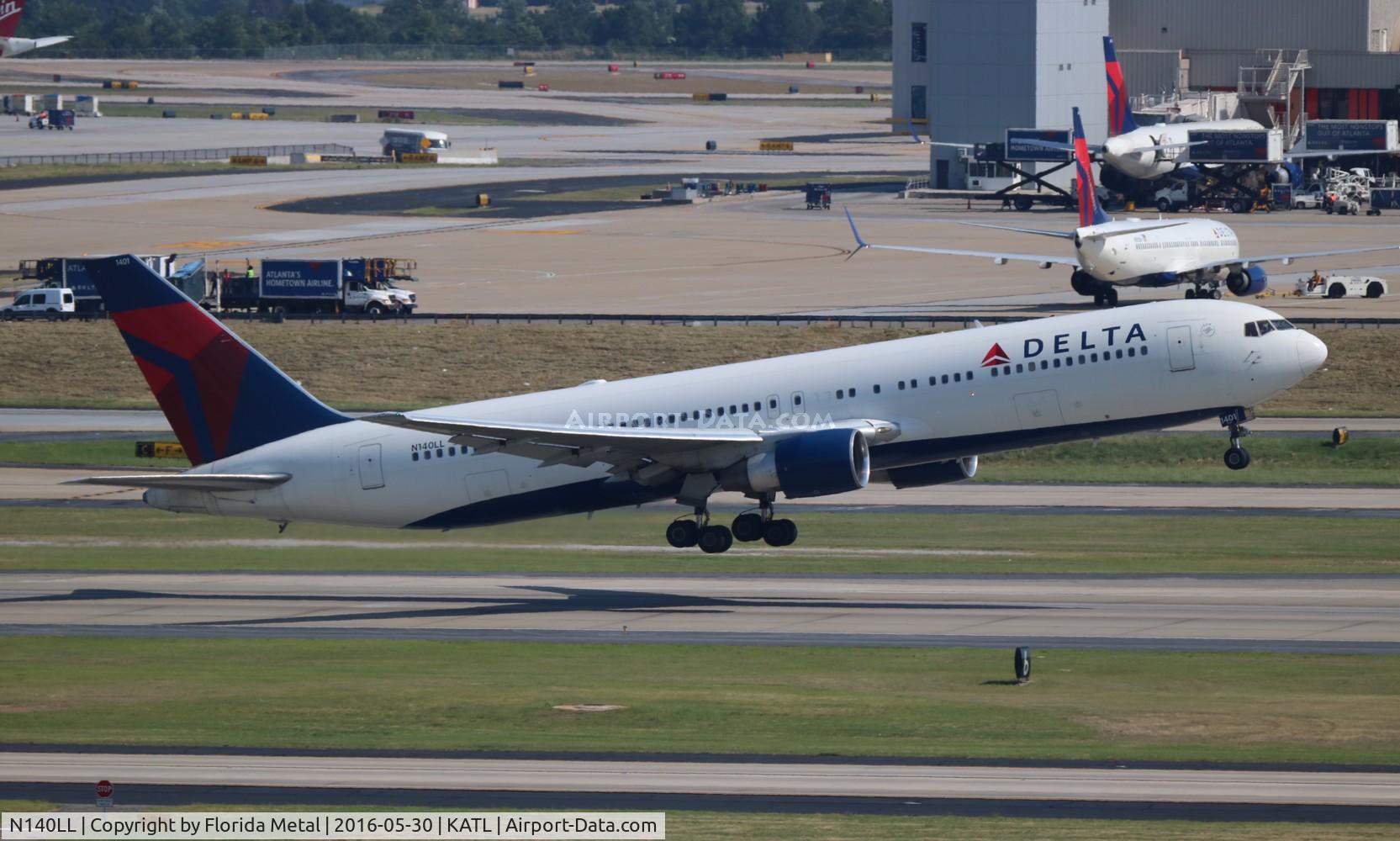 N140LL, 1993 Boeing 767-332 C/N 25988, ATL 2016