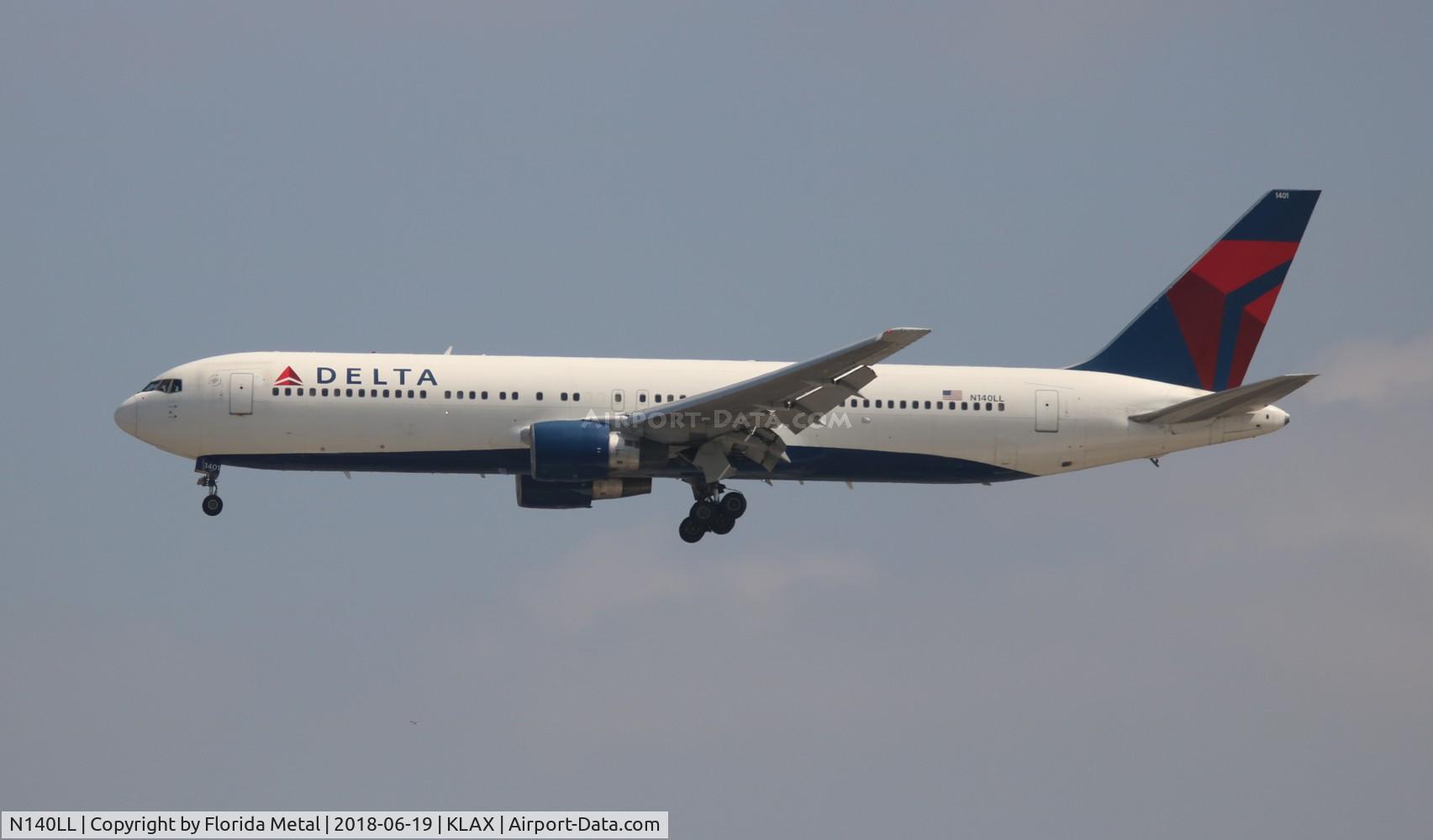 N140LL, 1993 Boeing 767-332 C/N 25988, LAX 2018