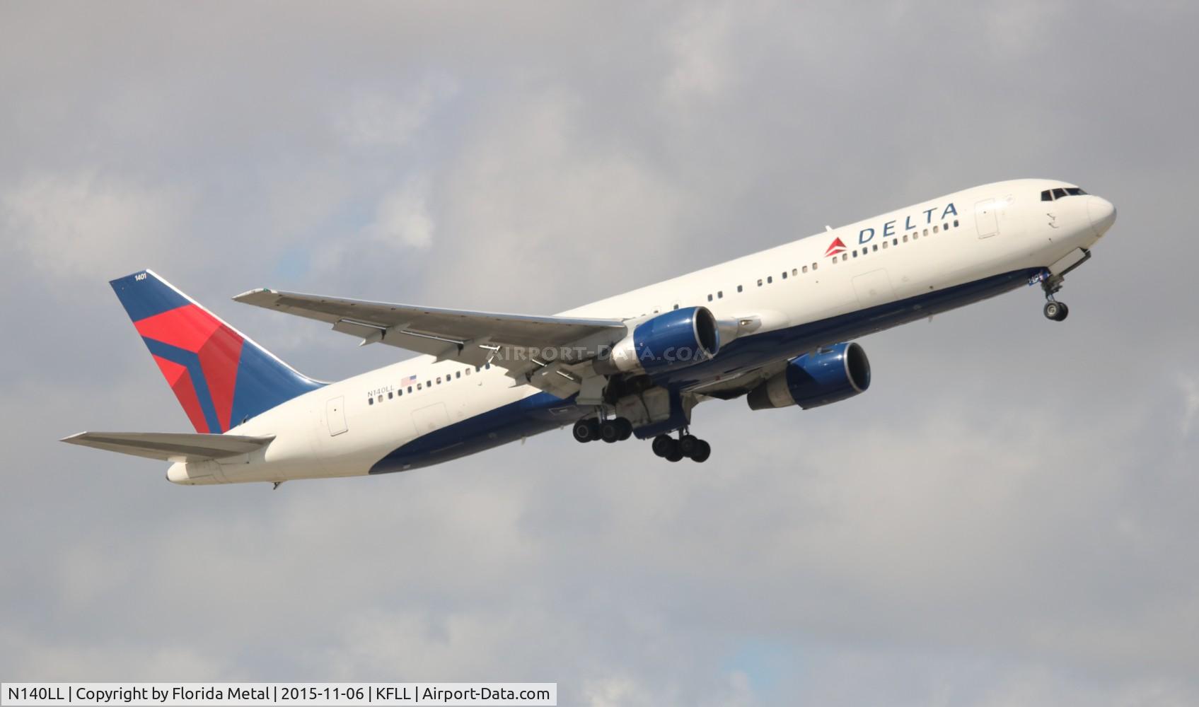 N140LL, 1993 Boeing 767-332 C/N 25988, FLL 2015