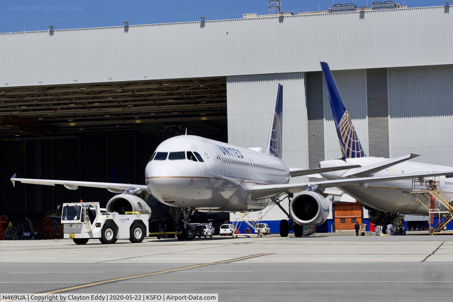 N469UA, 2001 Airbus A320-232 C/N 1409, SFO 2020.