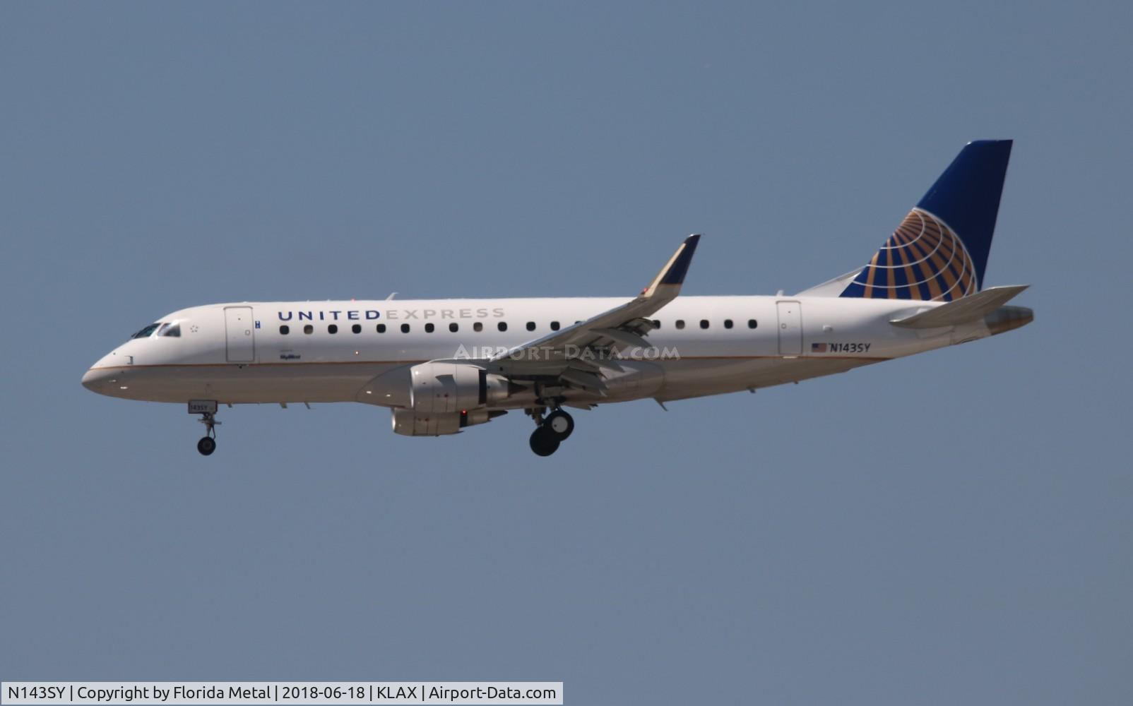 N143SY, 2015 Embraer 175LR (ERJ-170-200LR) C/N 17000476, LAX 2018