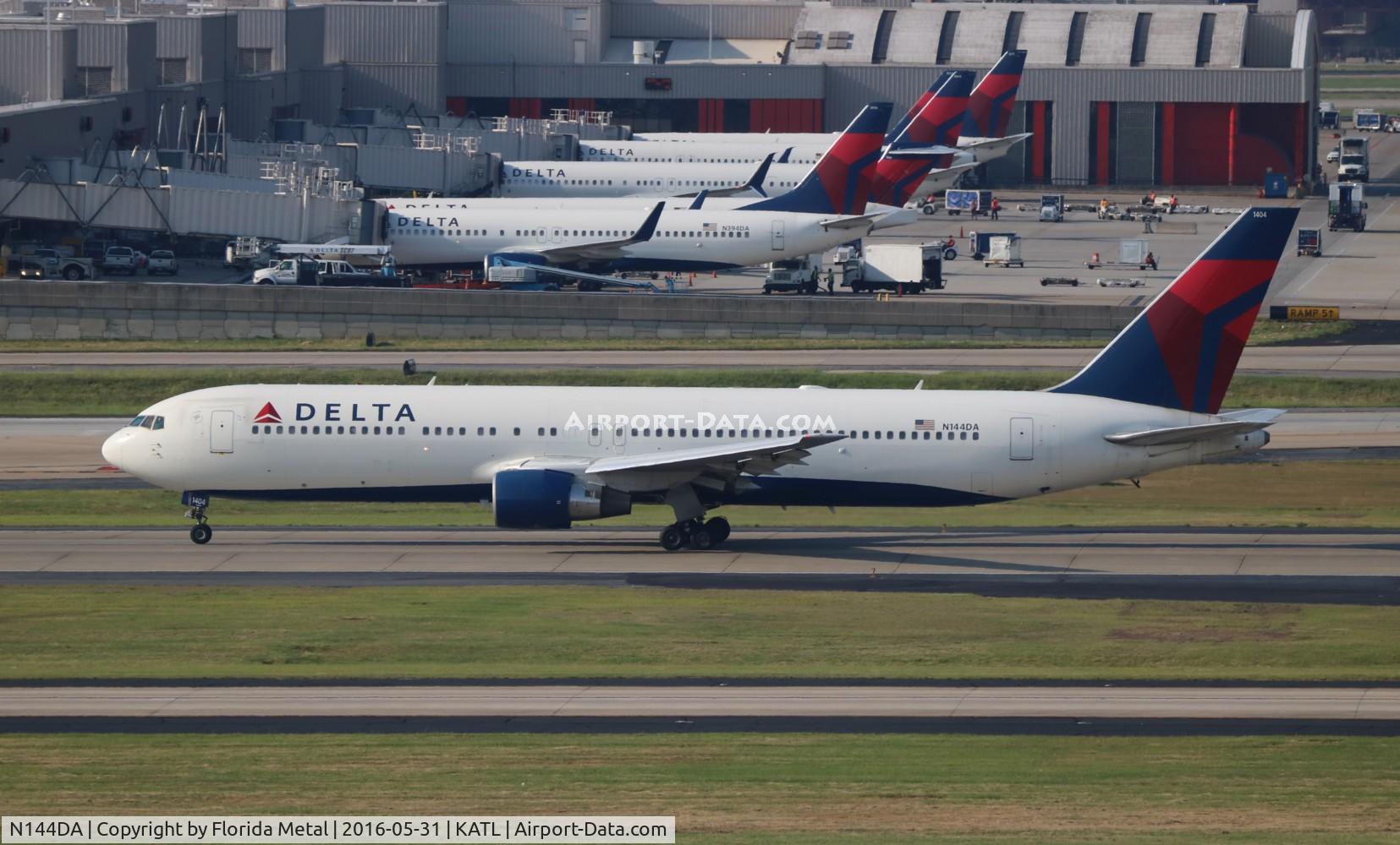 N144DA, 1999 Boeing 767-332 C/N 27584, ATL 2016