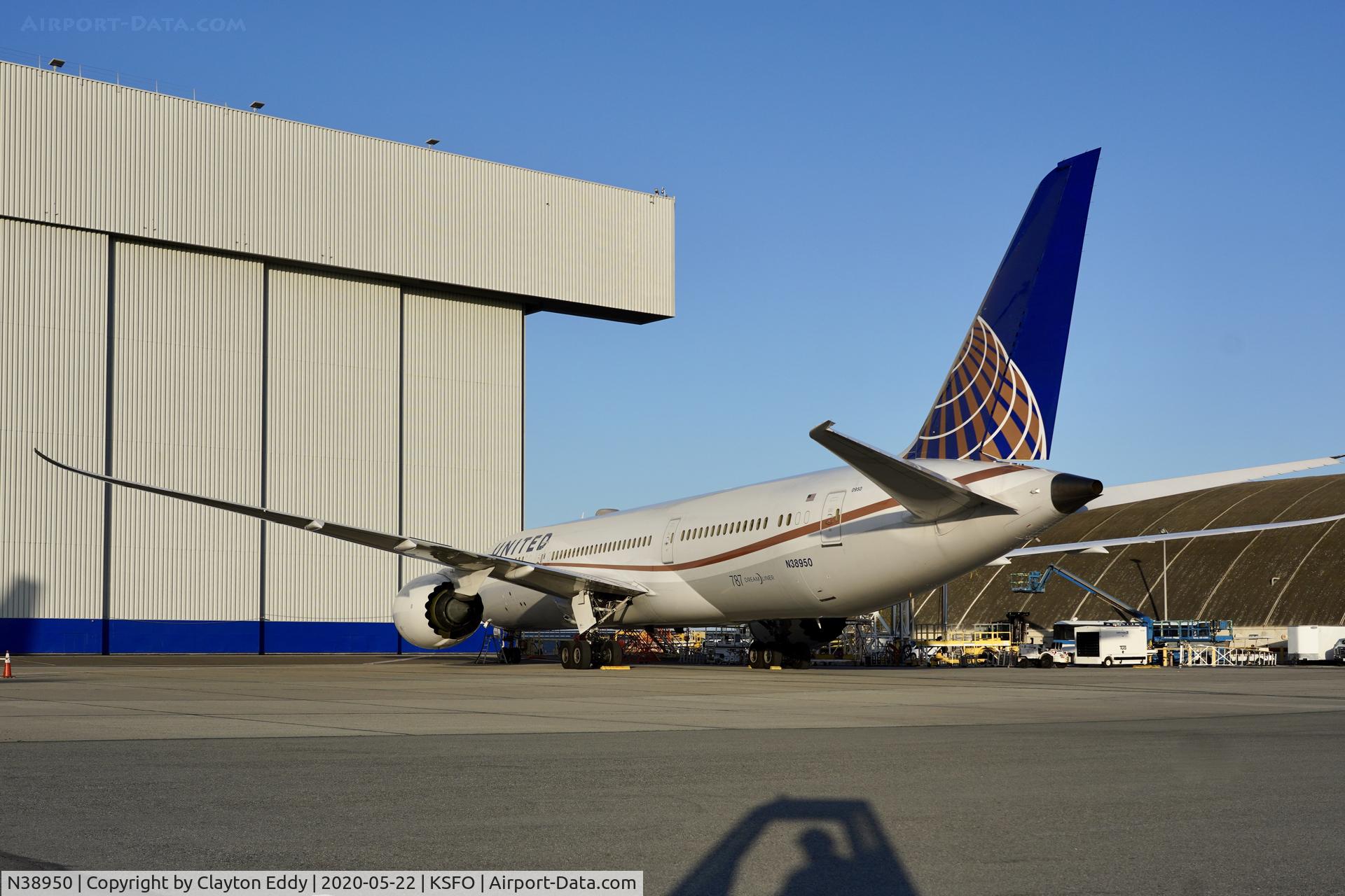 N38950, 2014 Boeing 787-9 Dreamliner Dreamliner C/N 36401, SFO 2020.