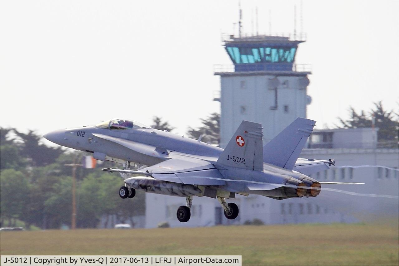 J-5012, McDonnell Douglas F/A-18C Hornet C/N 1352/SFC012, McDonnell Douglas FA-18C Hornet, Take off rwy 08, Landivisiau Naval Air Base (LFRJ) Tiger Meet 2017