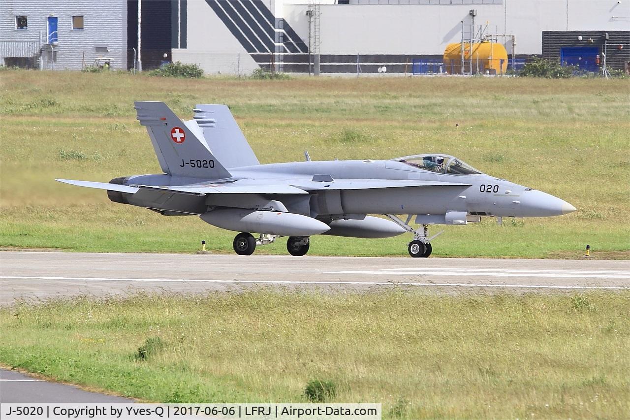 J-5020, McDonnell Douglas F/A-18C Hornet C/N 1369/SFC020, Swiss Air Force McDonnell Douglas FA-18C Hornet, Taxiing to flight line, Landivisiau Naval Air Base (LFRJ) Tiger Meet 2017