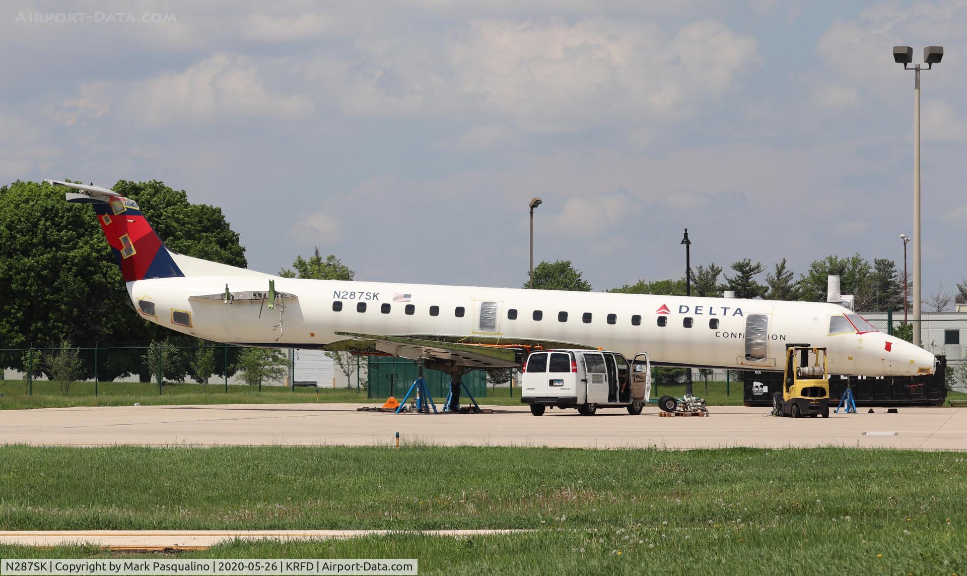N287SK, 2001 Embraer ERJ-145LR (EMB-145LR) C/N 145460, EMB-145LR
