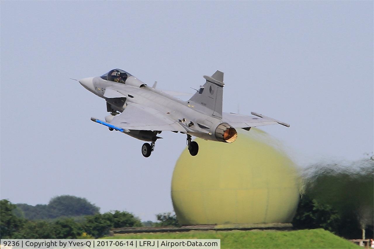 9236, Saab JAS-39C Gripen C/N 39236, Saab JAS-39C Gripen, Take off rwy 26, Landivisiau Naval Air Base (LFRJ) Tiger Meet 2017