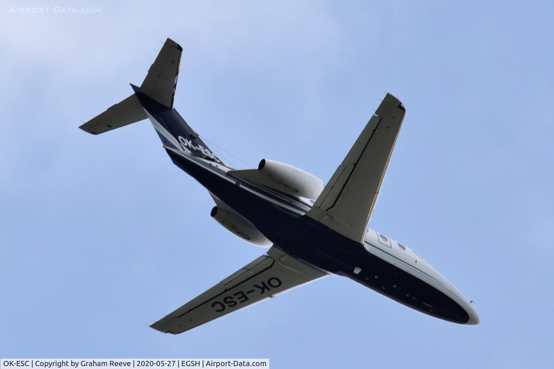 OK-ESC, 2000 Raytheon Beechjet 400A/Nextant N400XT C/N RK-295, Departing from Norwich.