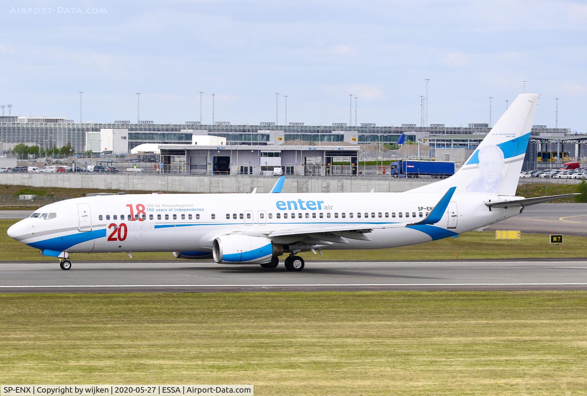 SP-ENX, 2001 Boeing 737-8Q8 C/N 30627, RWY 19L