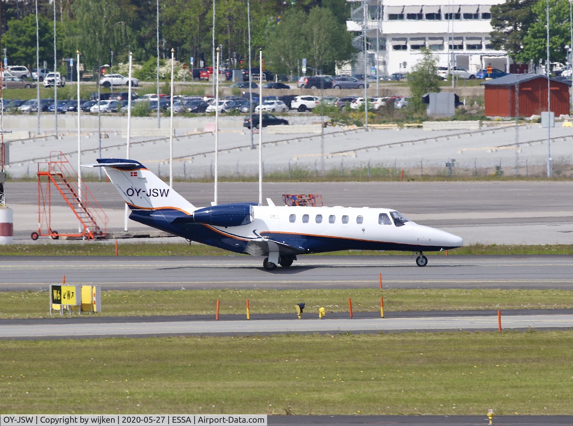 OY-JSW, 2009 Cessna 525A CitationJet CJ2 C/N 525A-0444, Taxiway W