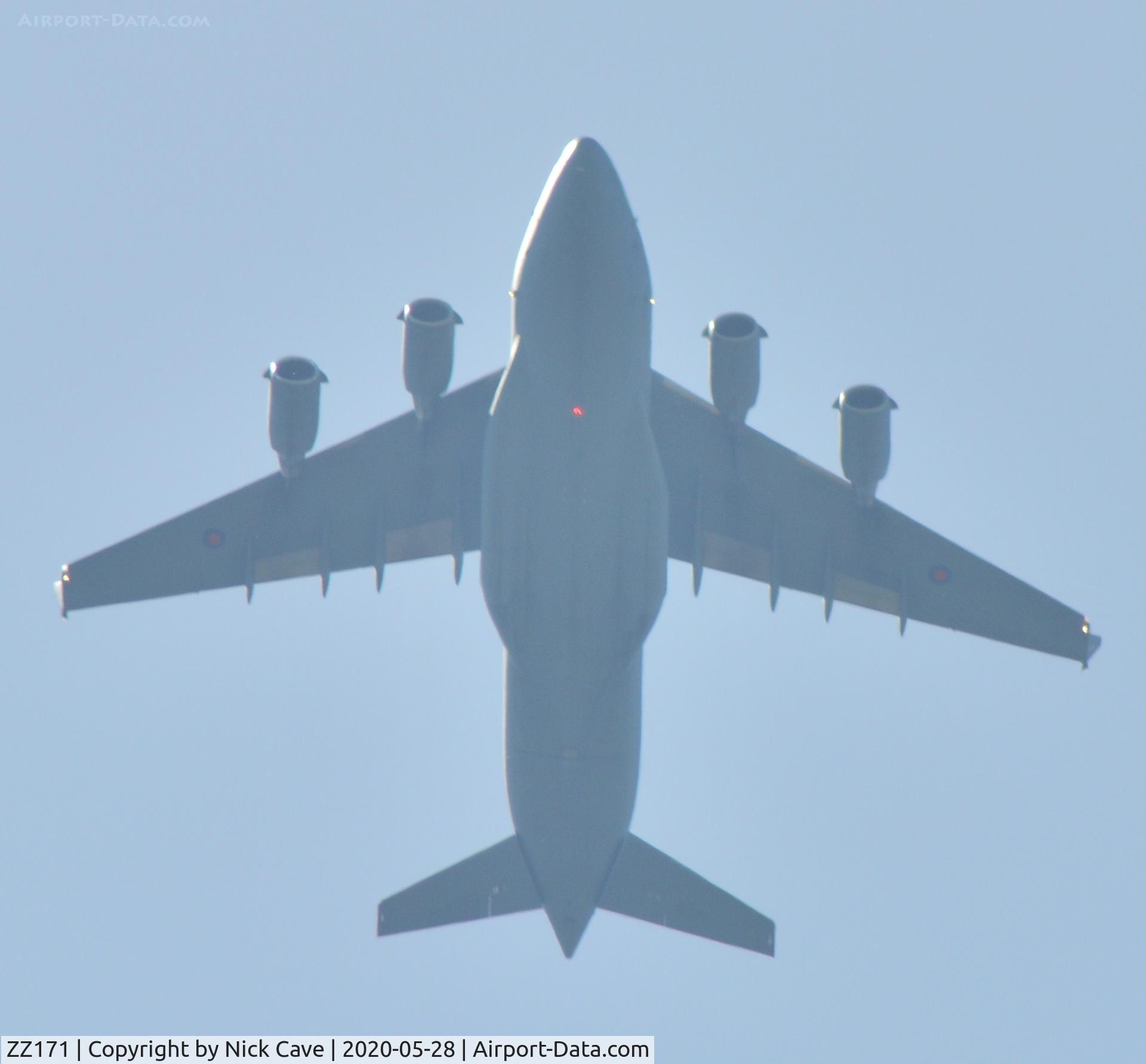 ZZ171, 2000 Boeing C-17A Globemaster III C/N F-007, Returning back to base