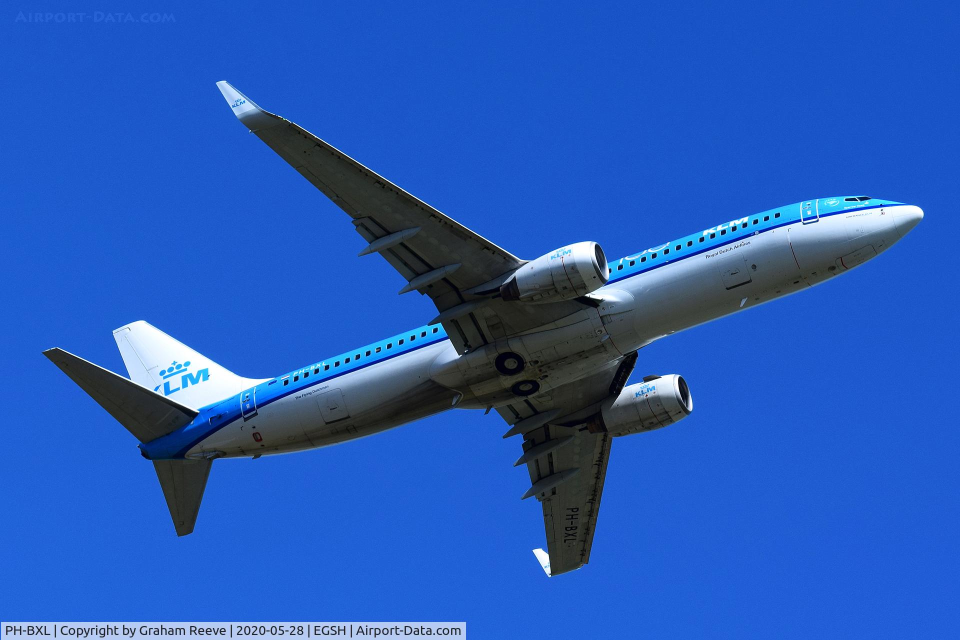 PH-BXL, 2000 Boeing 737-8K2 C/N 30359, Departing from Norwich.