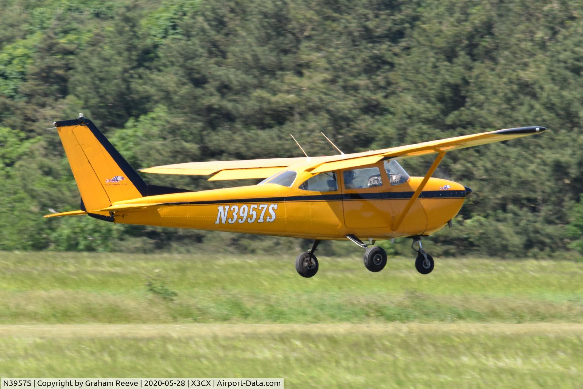 N3957S, 1964 Cessna 172E C/N 17251157, Departing from Northrepps.