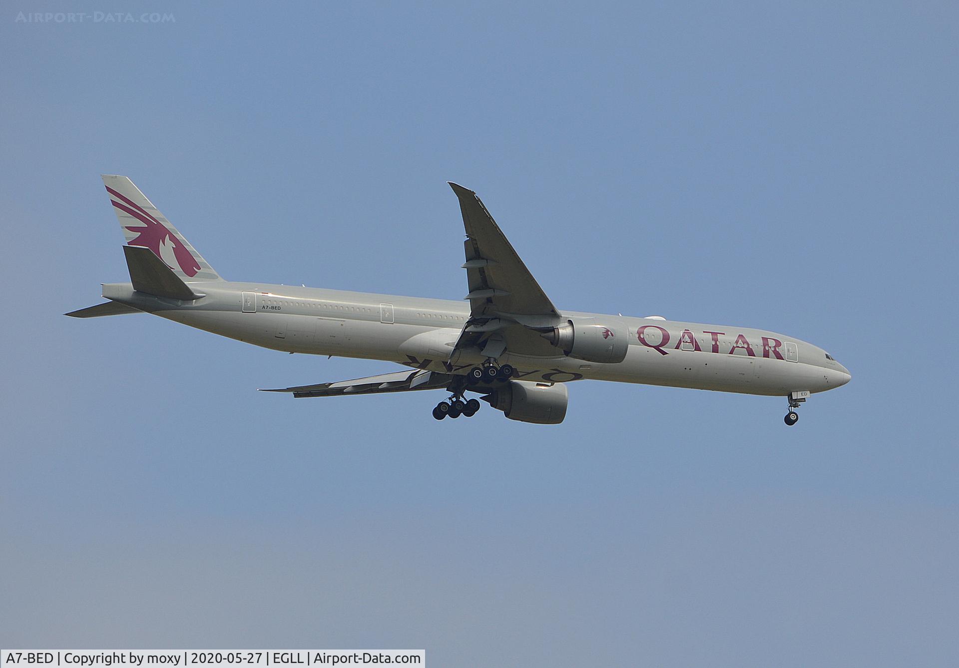 A7-BED, 2014 Boeing 777-3DZ/ER C/N 60330, Boeing 777-3DZ/ER on finals to 9R London Heathrow.