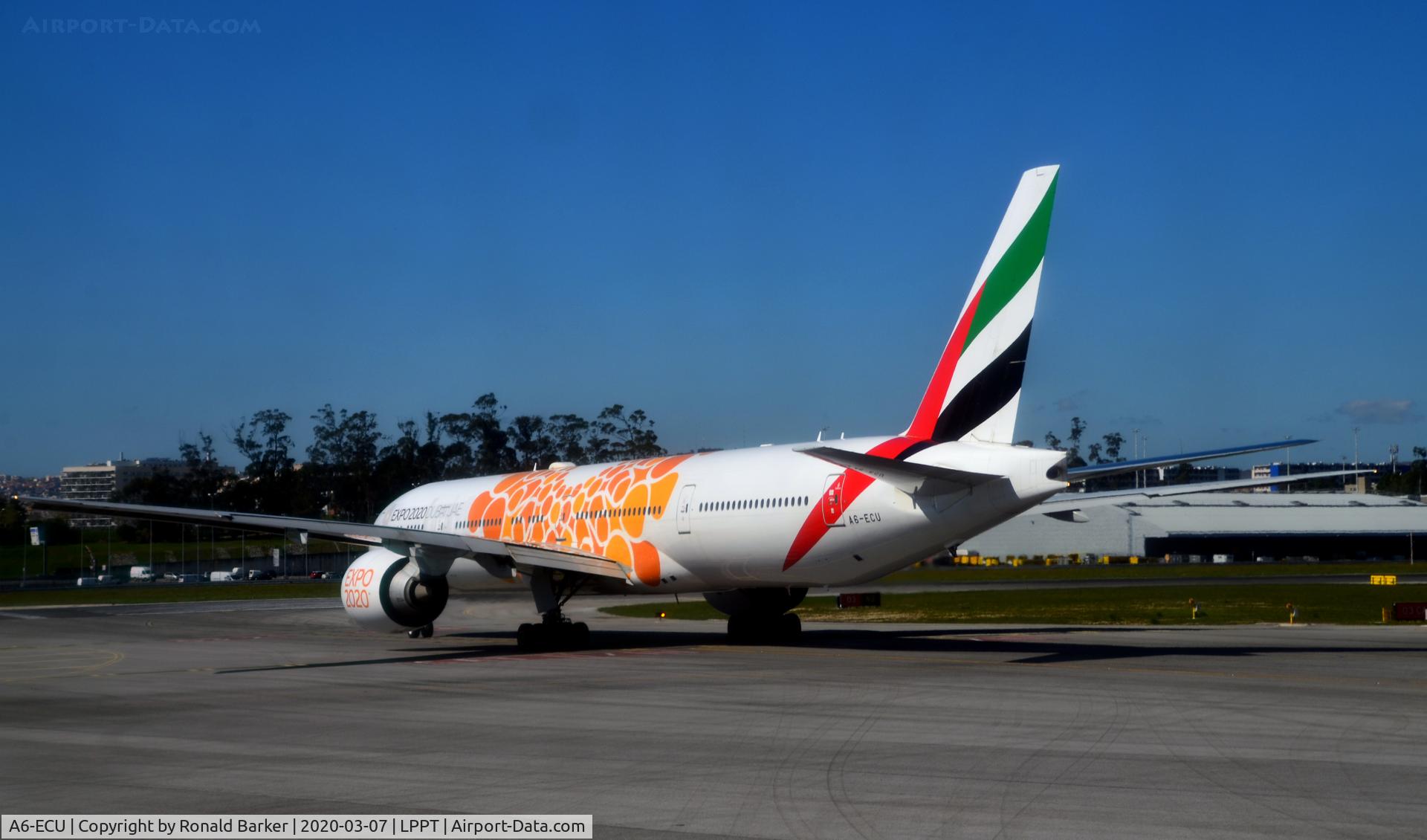 A6-ECU, 2009 Boeing 777-31H/ER C/N 35593, Taxi Lisboa