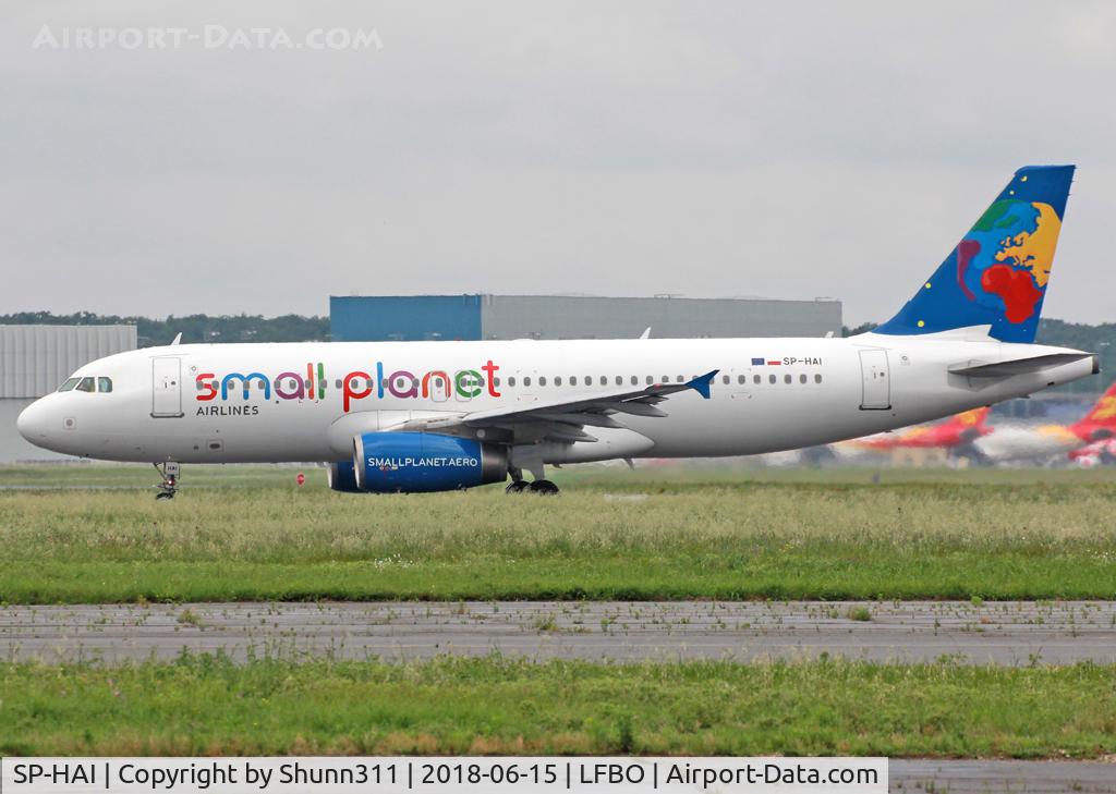 SP-HAI, 1999 Airbus A320-233 C/N 1007, Lining up rwy 32R from November 2 for departure...