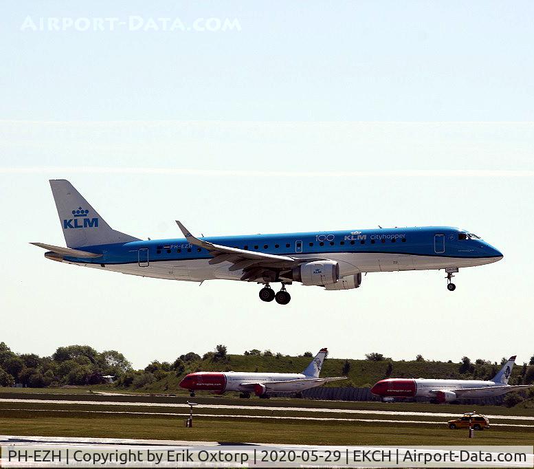 PH-EZH, 2009 Embraer 190LR (ERJ-190-100LR) C/N 19000319, PH-EZH landing rw 22R