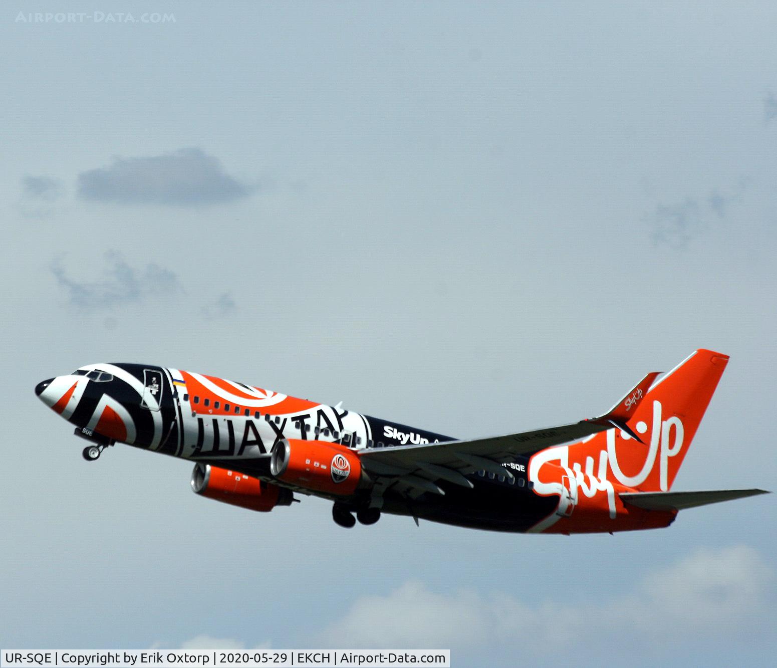 UR-SQE, 2003 Boeing 737-75C C/N 30034, UR-SQE take off rw 22R