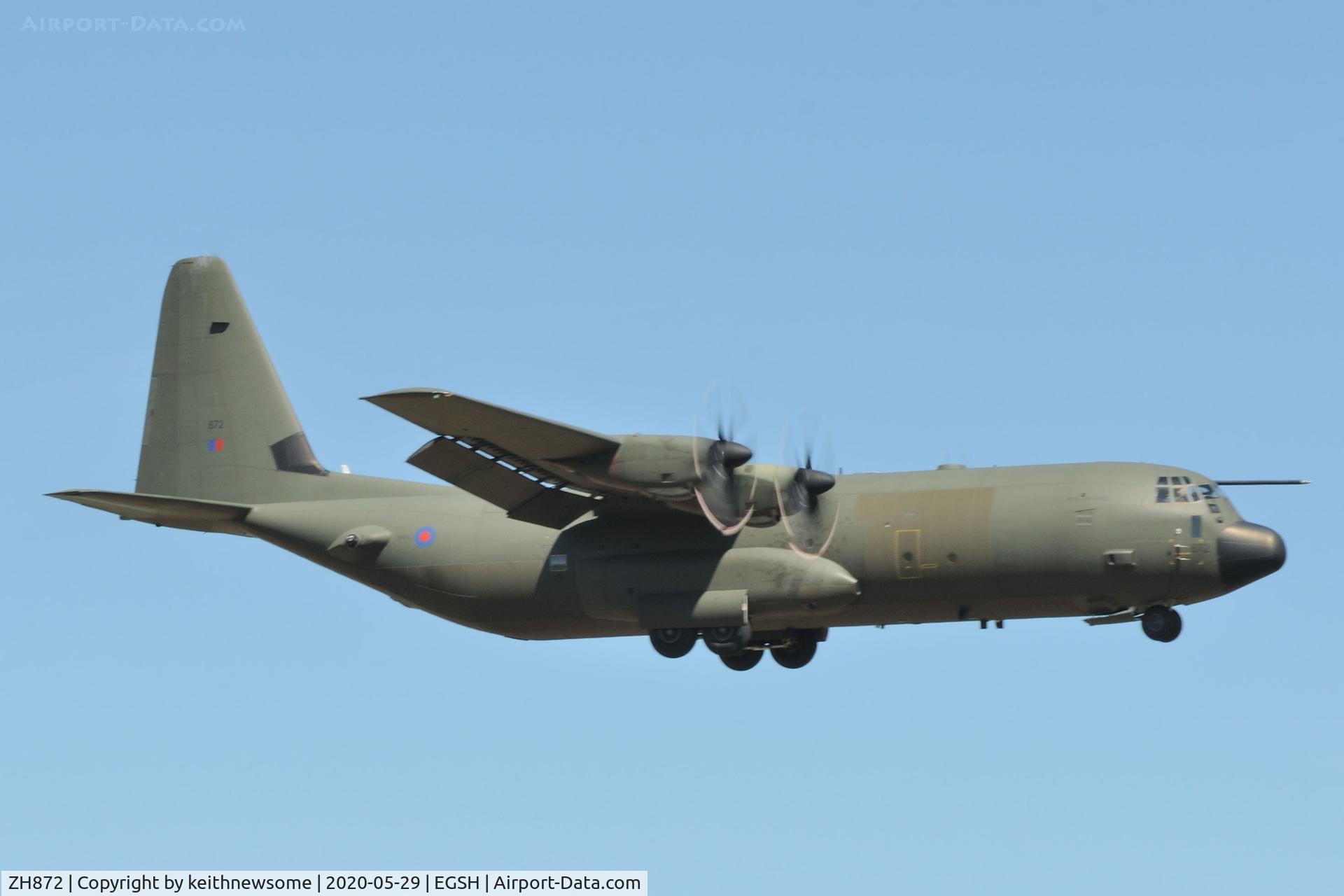 ZH872, 1997 Lockheed Martin C-130J-30 Hercules C.4 C/N 382-5456, Approaching runway 09 at Norwich.