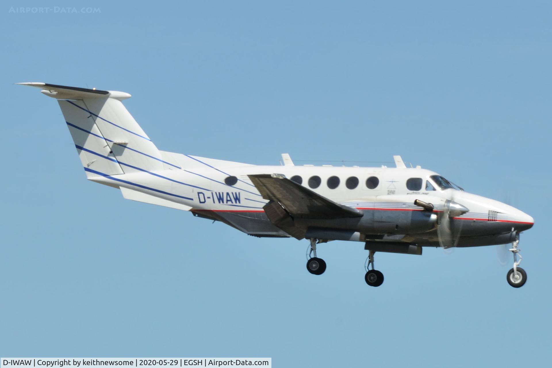 D-IWAW, 1974 Beech 200 Super King Air C/N BB-26, Approaching runway 09 at Norwich.