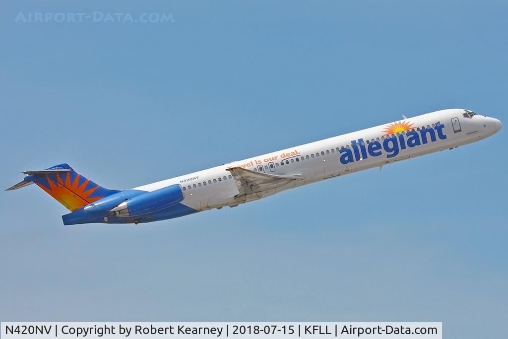 N420NV, 1986 McDonnell Douglas MD-82(DC-9-82) C/N 49424, Climbing out on departure