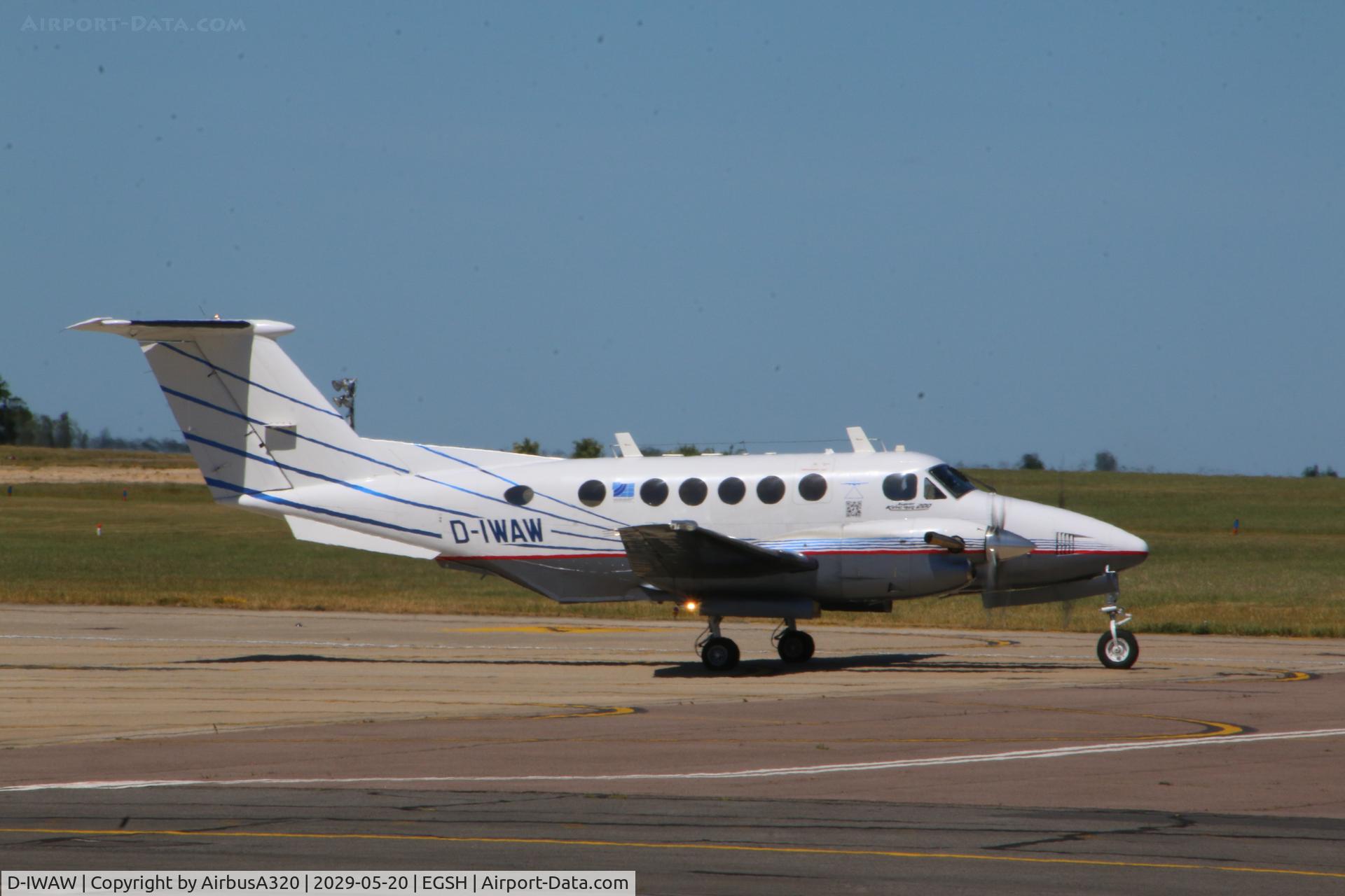 D-IWAW, 1974 Beech 200 Super King Air C/N BB-26, Departing Norwich