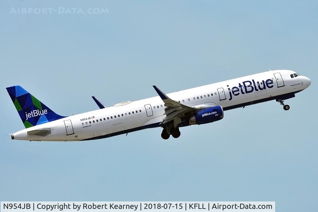 N954JB, 2015 Airbus A321-231 C/N 6725, Climbing out on departure