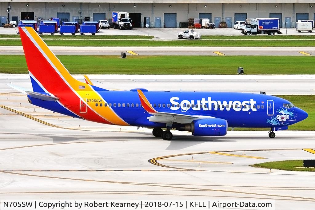 N705SW, 1998 Boeing 737-7H4 C/N 27839, Taxiing in after arrival